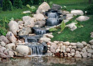 Водопад из природного итальянского камня