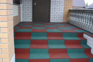 резина для лестниц, покрытие ступеней резиновой крошкой, резиновые противоскользящие покрытия