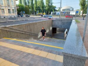 Пешеходный переход из плитки серой гранитной Покостовка