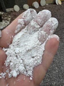 Кварцитная пудра в сухом виде